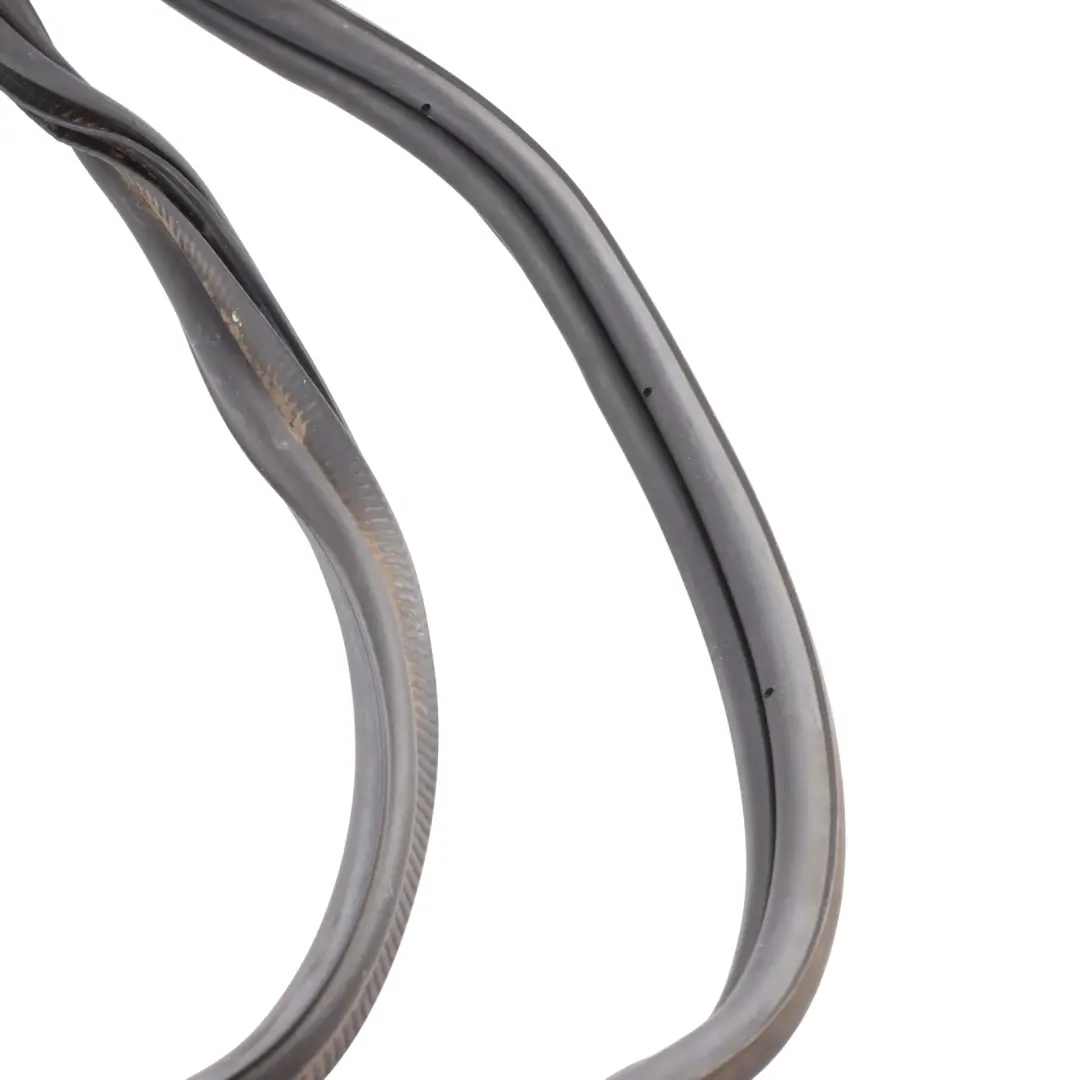 Land Rover Discovery L319 Trunk Boot Lid Tailgate Gasket Seal Rubber 6H2243712AC - SKU LR024949 - Part number LR024949