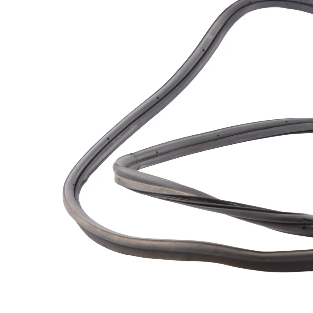 Trunk Boot Lid Tailgate Gasket Seal Rubber 6H2243712AC to Land Rover Discovery L319 with Part number LR024949 Land Rover Discovery L319 Trunk Boot Lid Tailgate Gasket Seal Rubber 6H2243712AC - SKU LR024949 - Part number LR024949