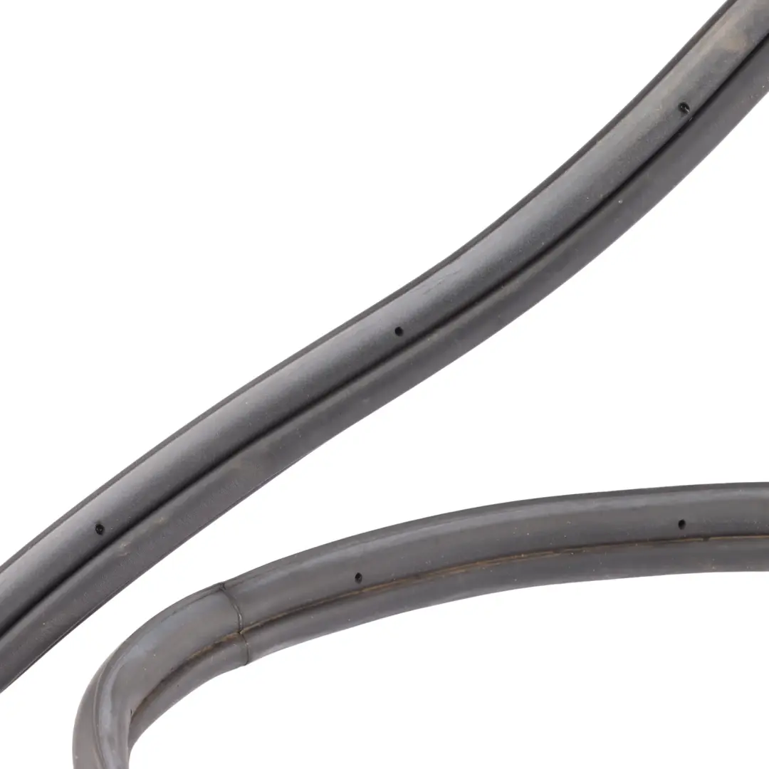 Land Rover Discovery L319 Trunk Boot Lid Tailgate Gasket Seal Rubber 6H2243712AC - SKU LR024949 - Part number LR024949