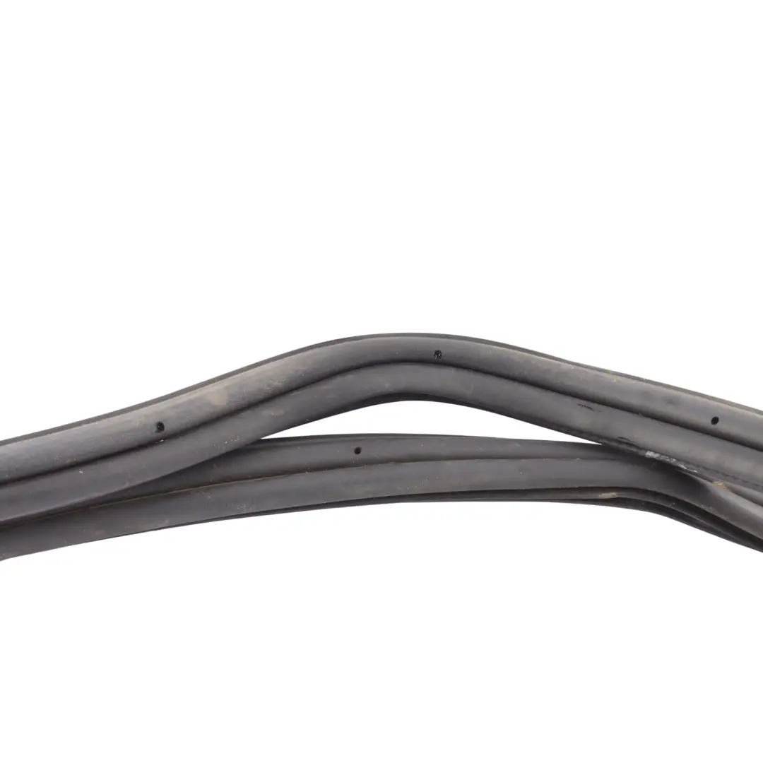 Trunk Boot Lid Tailgate Gasket Seal Rubber 6H2243712AC to Land Rover Discovery L319 with Part number LR024949 Land Rover Discovery L319 Trunk Boot Lid Tailgate Gasket Seal Rubber 6H2243712AC - SKU LR024949 - Part number LR024949