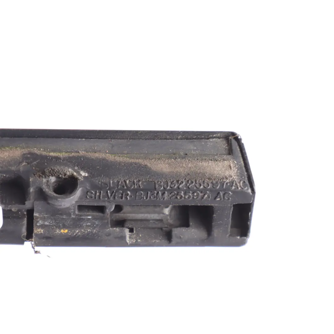 Baguette Vitre Porte Arrière Gauche BJ32-25597-AC pour Range Rover Evoque L538 à propos du numéro de pièce LR027218 Range Rover Evoque L538 Baguette Vitre Porte Arrière Gauche BJ32-25597-AC - SKU LR027218 - Numéro de pièce LR027218