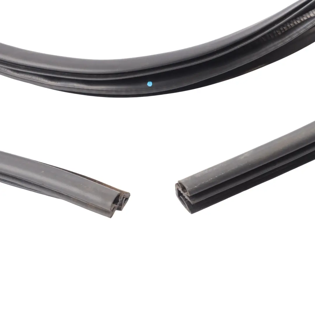 Junta Goma Puerta Delantera Izq Der CK52-20708-AC para Range Rover L405 con número de pieza LR034097 Range Rover L405 Junta Goma Puerta Delantera Izq Der CK52-20708-AC - SKU LR034097 - Número de pieza LR034097