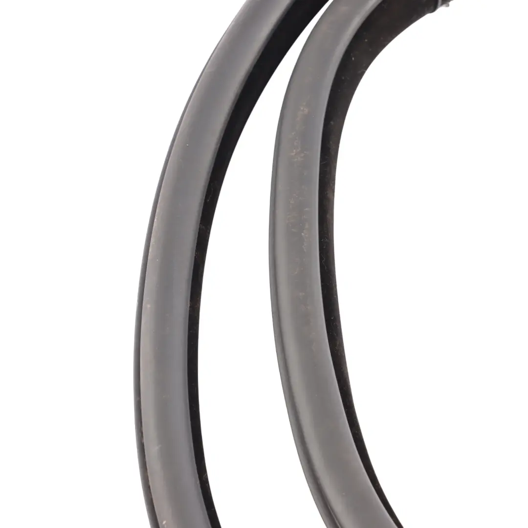 Range Rover L405 Rear Door Seal Gasket Rubber Left Right N/O/S CK52-253A10-AC - SKU LR034111 - Part number LR034111