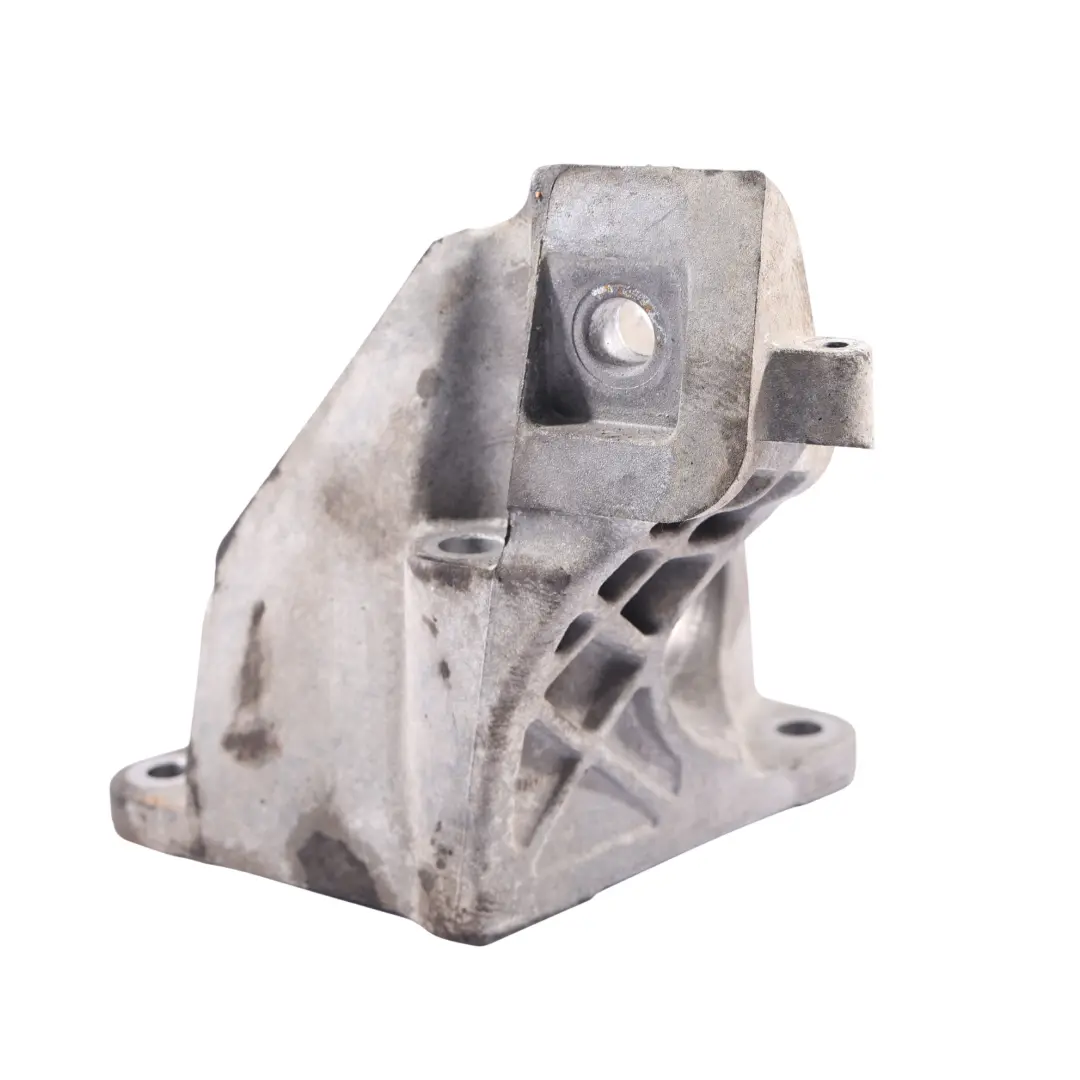 Mocowanie Łapa Silnika Wspornik 4.4 SDV8 CPLA-6061-DB do Range Rover L405 o numerze LR033185 Range Rover L405 Mocowanie Łapa Silnika Wspornik 4.4 SDV8 CPLA-6061-DB - SKU LR033185 - Numer Części LR033185