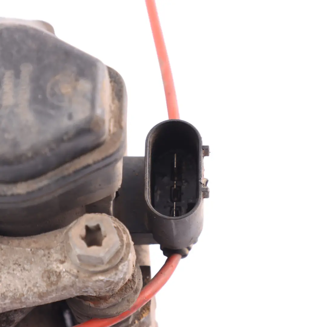 Left N/S Brake Caliper Housing Carrier CPLA-2553-AA to Range Rover L405 Rear with Part number LR036568 Range Rover L405 Rear Left N/S Brake Caliper Housing Carrier CPLA-2553-AA - SKU LR036568 - Part number LR036568