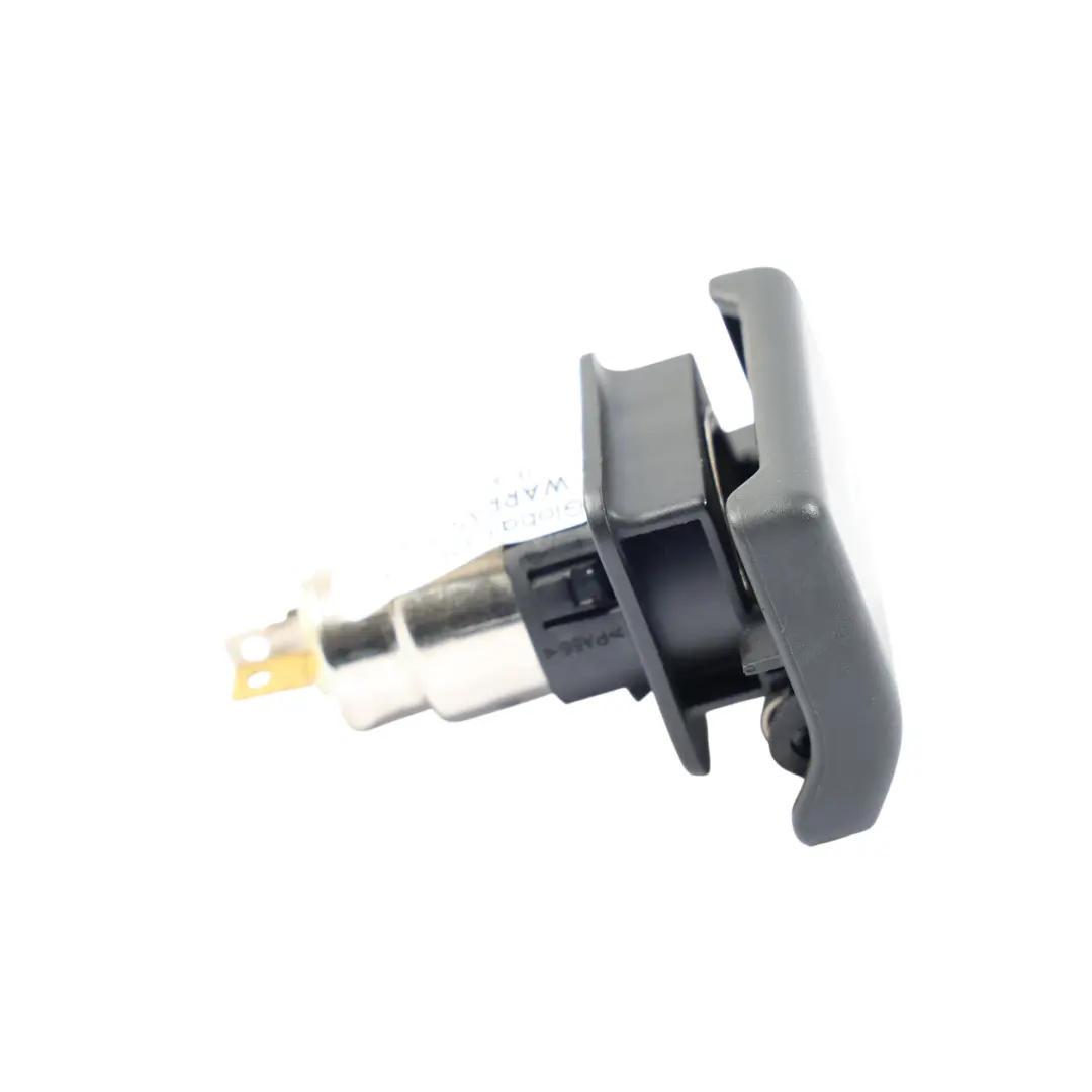 Presa Di Corrente Per Accendisigari CPLA-19N236-BA per Range Rover L405 con numero di parte LR038276 Range Rover L405 Presa Di Corrente Per Accendisigari CPLA-19N236-BA - SKU LR038276 - Numero di parte LR038276