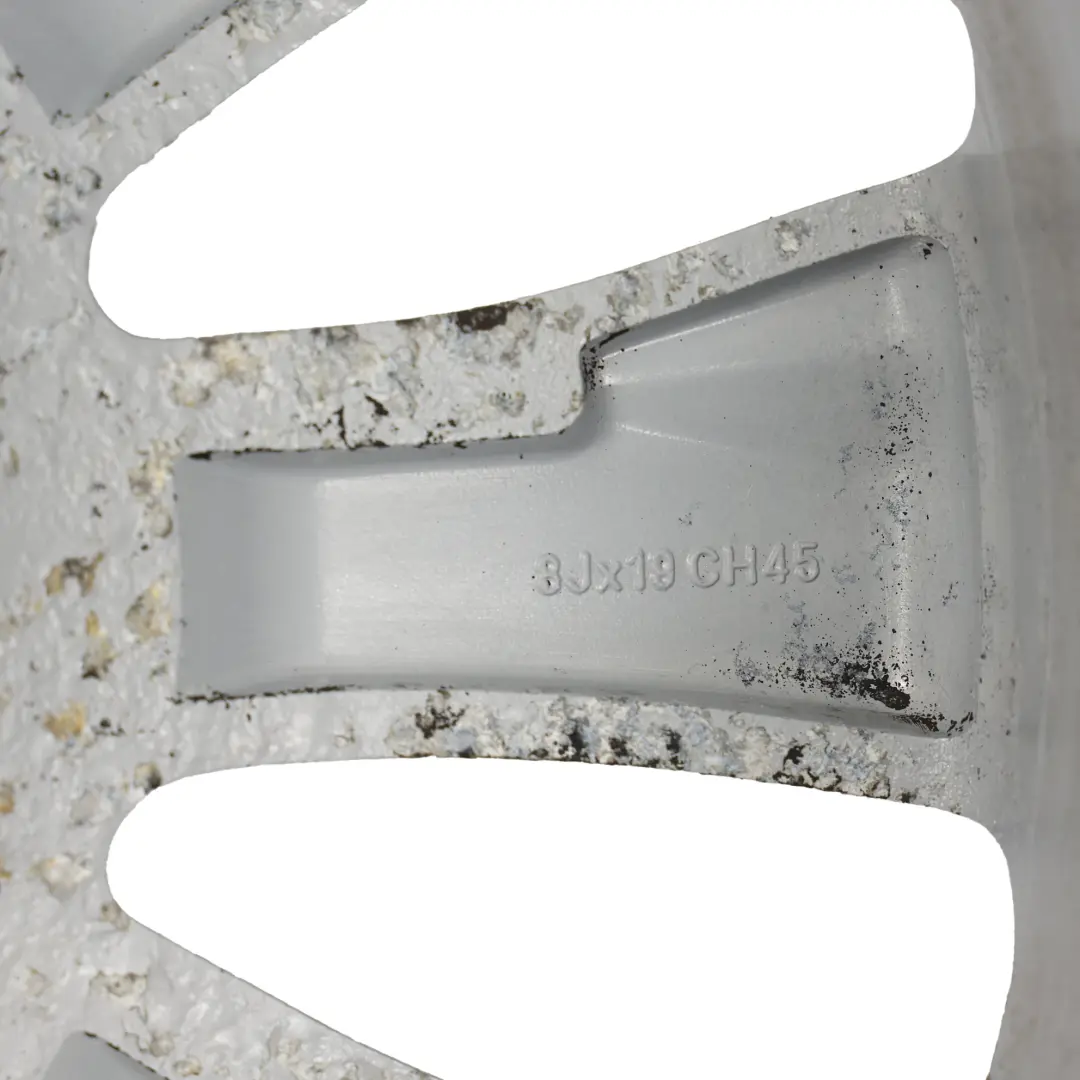 Silberne Leichtmetallfelge 19" 8J ET:45 EJ32-1007-BA für Range Rover Evoque L538 mit Teilenummer LR047404 Range Rover Evoque L538 Silberne Leichtmetallfelge 19" 8J ET:45 EJ32-1007-BA - SKU LR047404-2 - Teilenummer LR047404