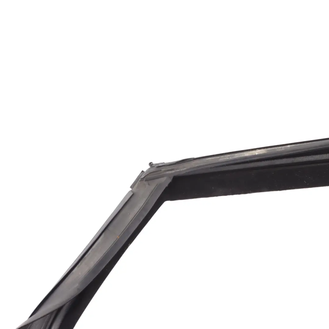 Sellado Ventana Puerta Trasera Izquierda para Land Rover Discovery L550 con número de pieza LR058560 Land Rover Discovery L550 Sellado Ventana Puerta Trasera Izquierda - SKU LR058560 - Número de pieza LR058560