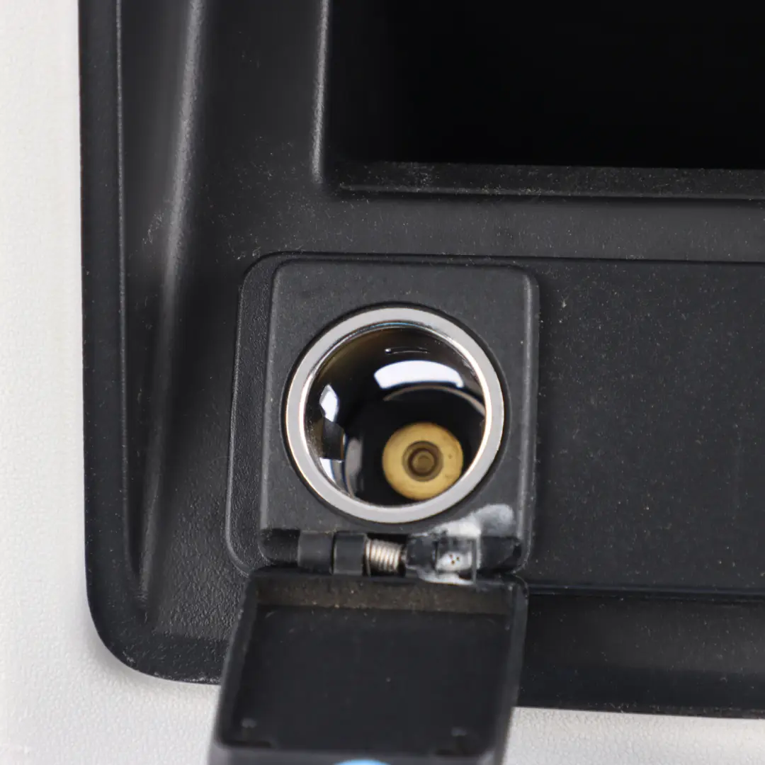 Centre Console Panel Cirrus FK72-04569-BC to Land Rover Discovery Sport L550 Rear with Part number LR060685 Land Rover Discovery Sport L550 Rear Centre Console Panel Cirrus FK72-04569-BC - SKU LR060685 - Part number LR060685