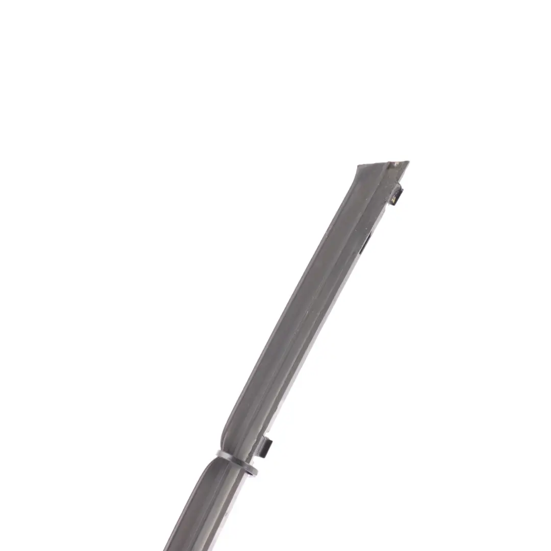 Striscia Finestrino Porta Posteriore Destra per Land Rover Discovery L550 con numero di parte LR076576 Land Rover Discovery L550 Striscia Finestrino Porta Posteriore Destra - SKU LR076576 - Numero di parte LR076576