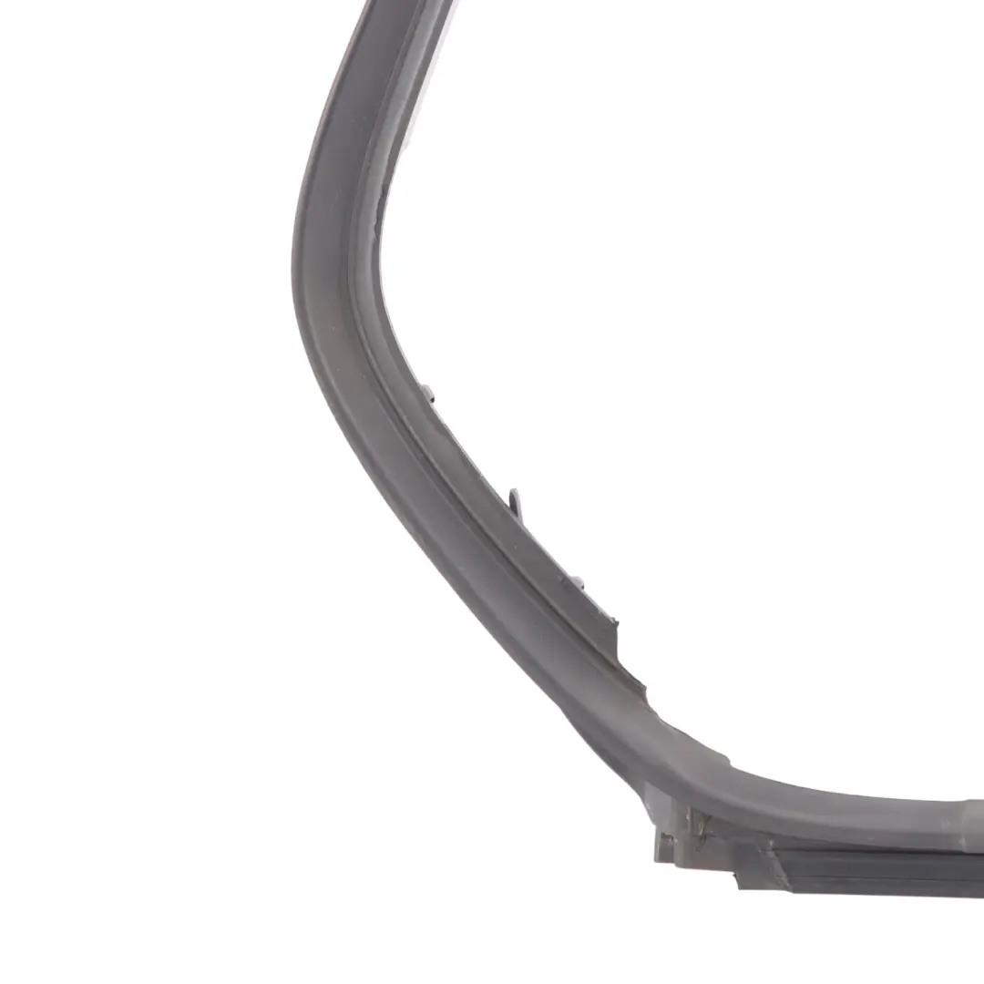 Tira Ventana Puerta Trasera Derecha para Land Rover Discovery Sport L550 con número de pieza LR076576 Land Rover Discovery Sport L550 Tira Ventana Puerta Trasera Derecha - SKU LR076576 - Número de pieza LR076576