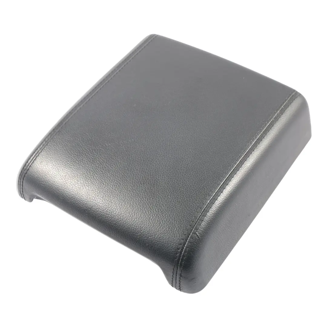 Bracciolo Console Centrale Anteriore Nero per Land Rover Discovery L550 con numero di parte LR102233 Land Rover Discovery L550 Bracciolo Console Centrale Anteriore Nero - SKU LR102233 - Numero di parte LR102233