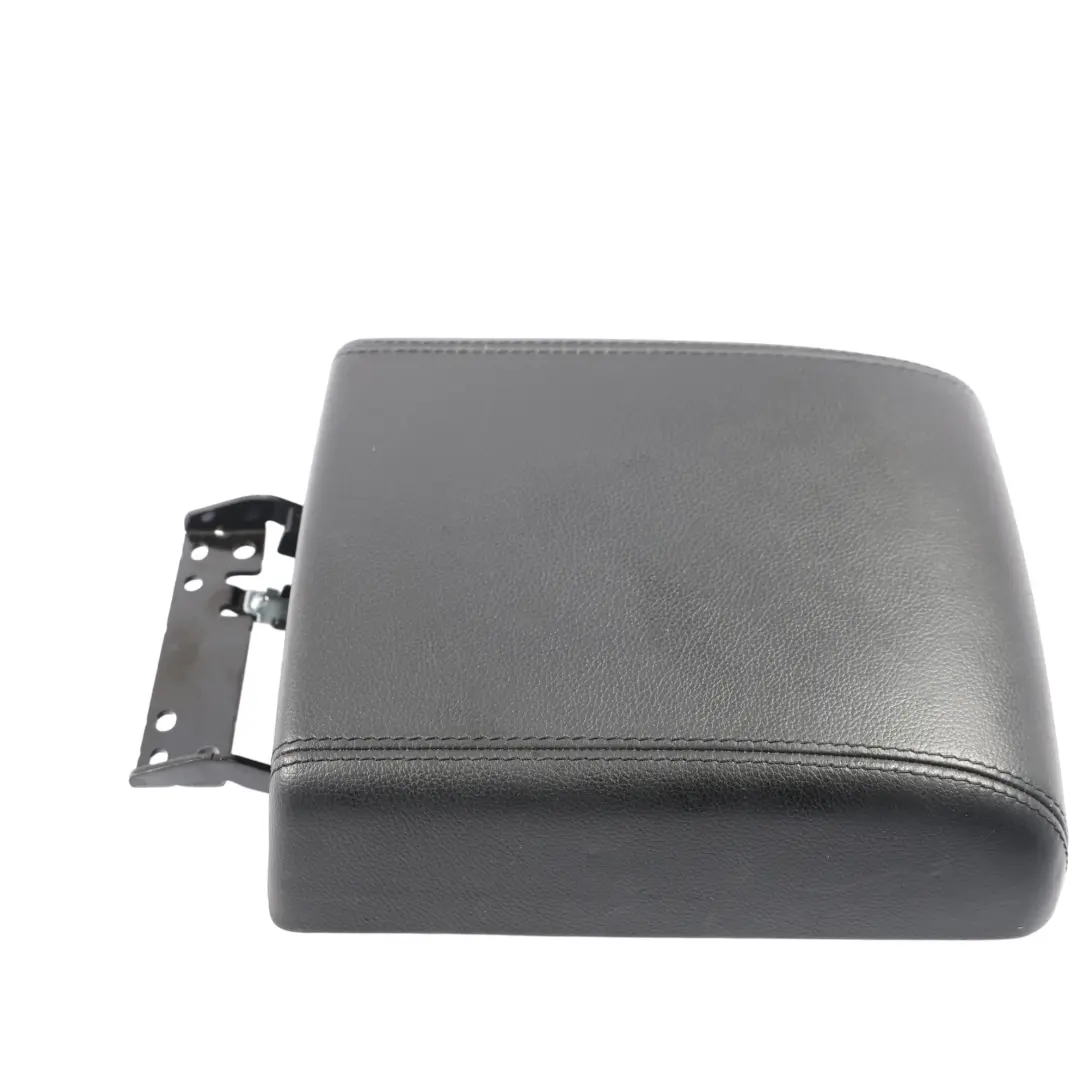 Bracciolo Console Centrale Anteriore Nero per Land Rover Discovery L550 con numero di parte LR102233 Land Rover Discovery L550 Bracciolo Console Centrale Anteriore Nero - SKU LR102233 - Numero di parte LR102233