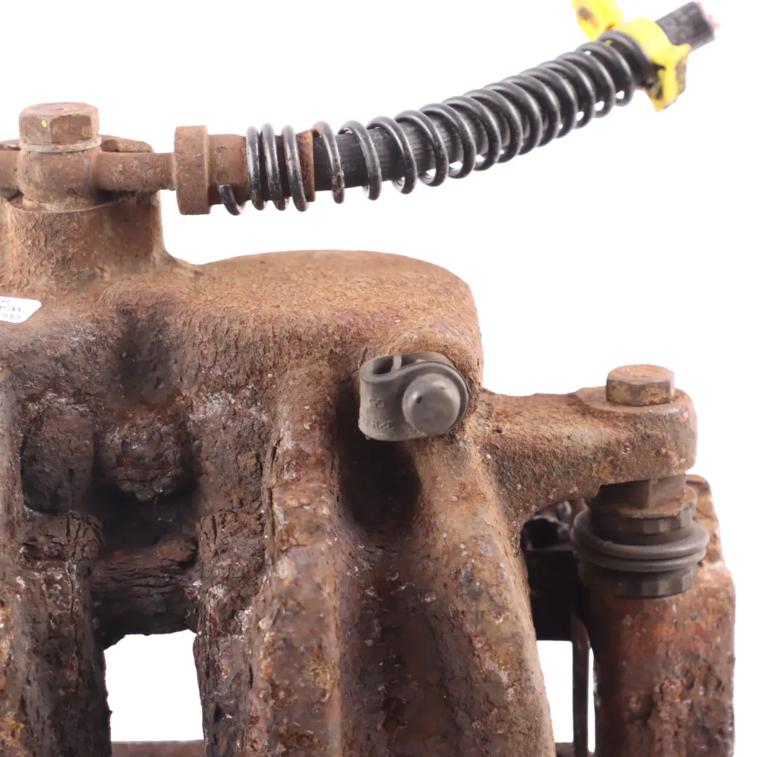 Brake Caliper Front Right O/S to Land Rover Discovery L319 with Part number SEG500040 Land Rover Discovery L319 Brake Caliper Front Right O/S - SKU SEG500040 - Part number SEG500040