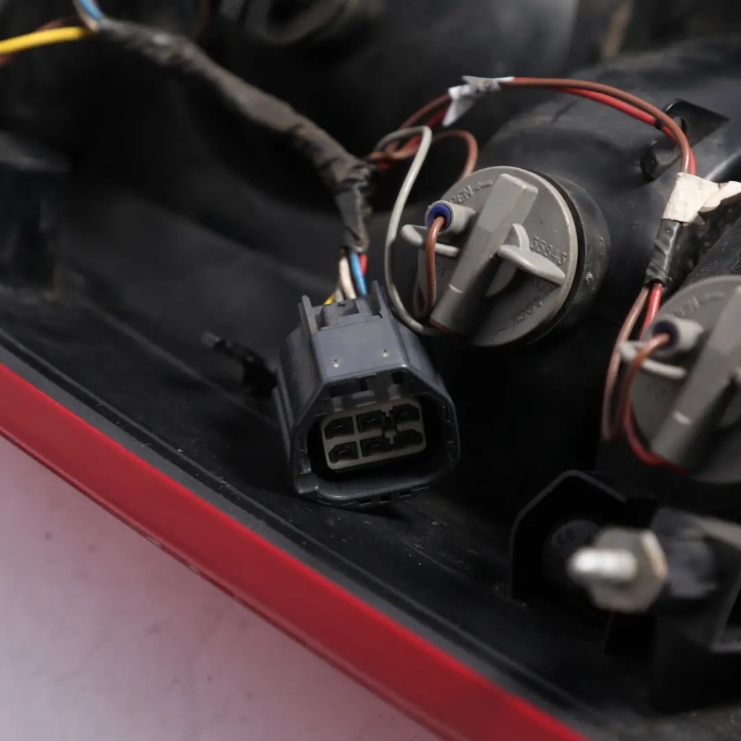 Land Rover Discovery 3 L319 Rear Tail Light Taillamp Right O/S - SKU XFB000563 - Part number XFB000563