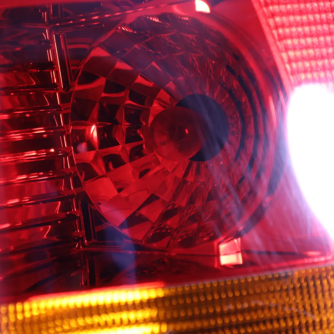 Land Rover Discovery 3 L319 Rear Tail Light Taillamp Right O/S - SKU XFB000563 - Part number XFB000563