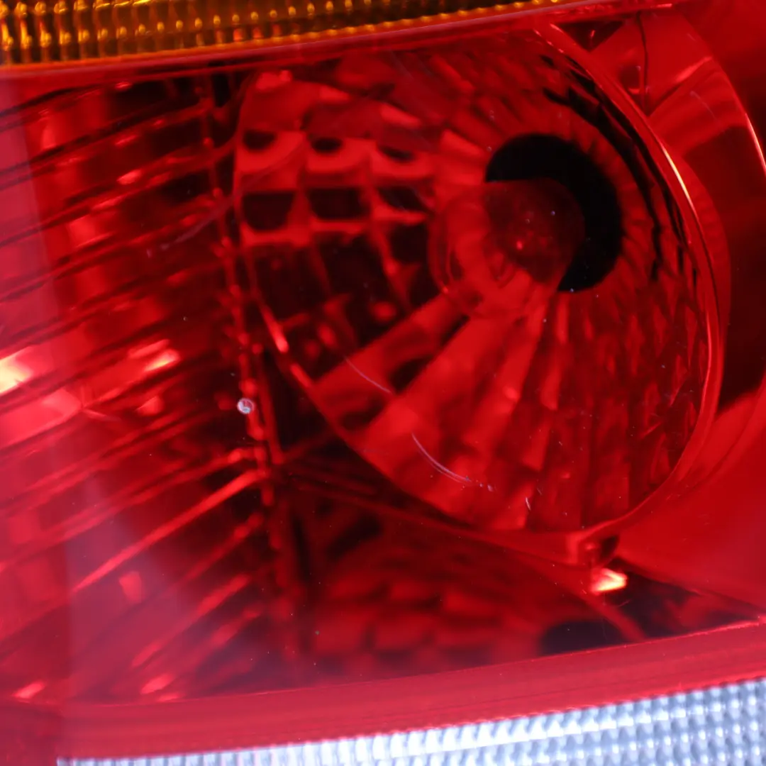 Land Rover Discovery 3 L319 Rear Tail Light Taillamp Right O/S - SKU XFB000563 - Part number XFB000563