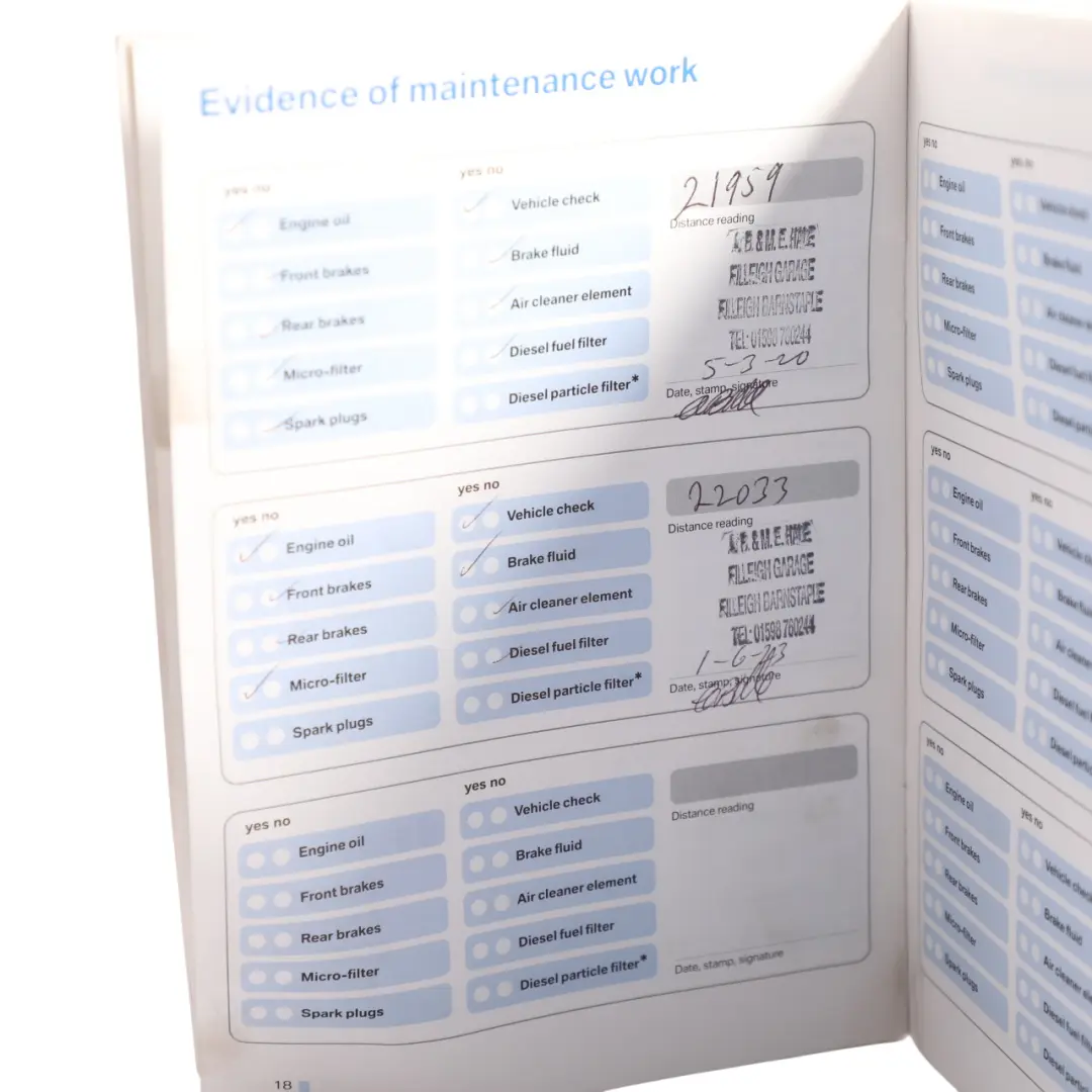 BMW 1 3 Series E81 E87 E90 E91 E92 Service Booklet Book - SKU 0012685 - Part number 0013062