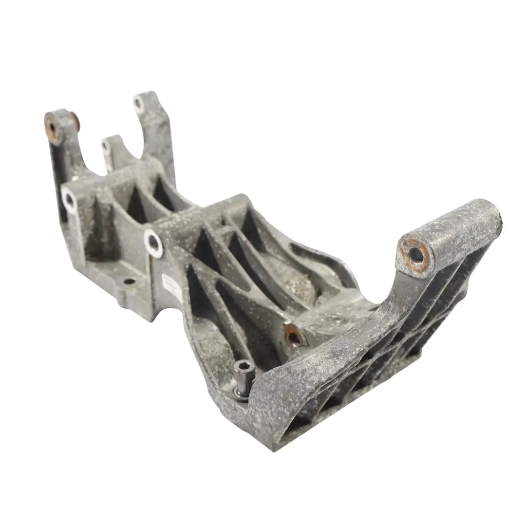 8N Uchwyt Alternatora 3.2 do Audi TT o numerze 022260087D Audi TT 8N Uchwyt Alternatora 3.2 - SKU 022260087D - Numer Części 022260087D