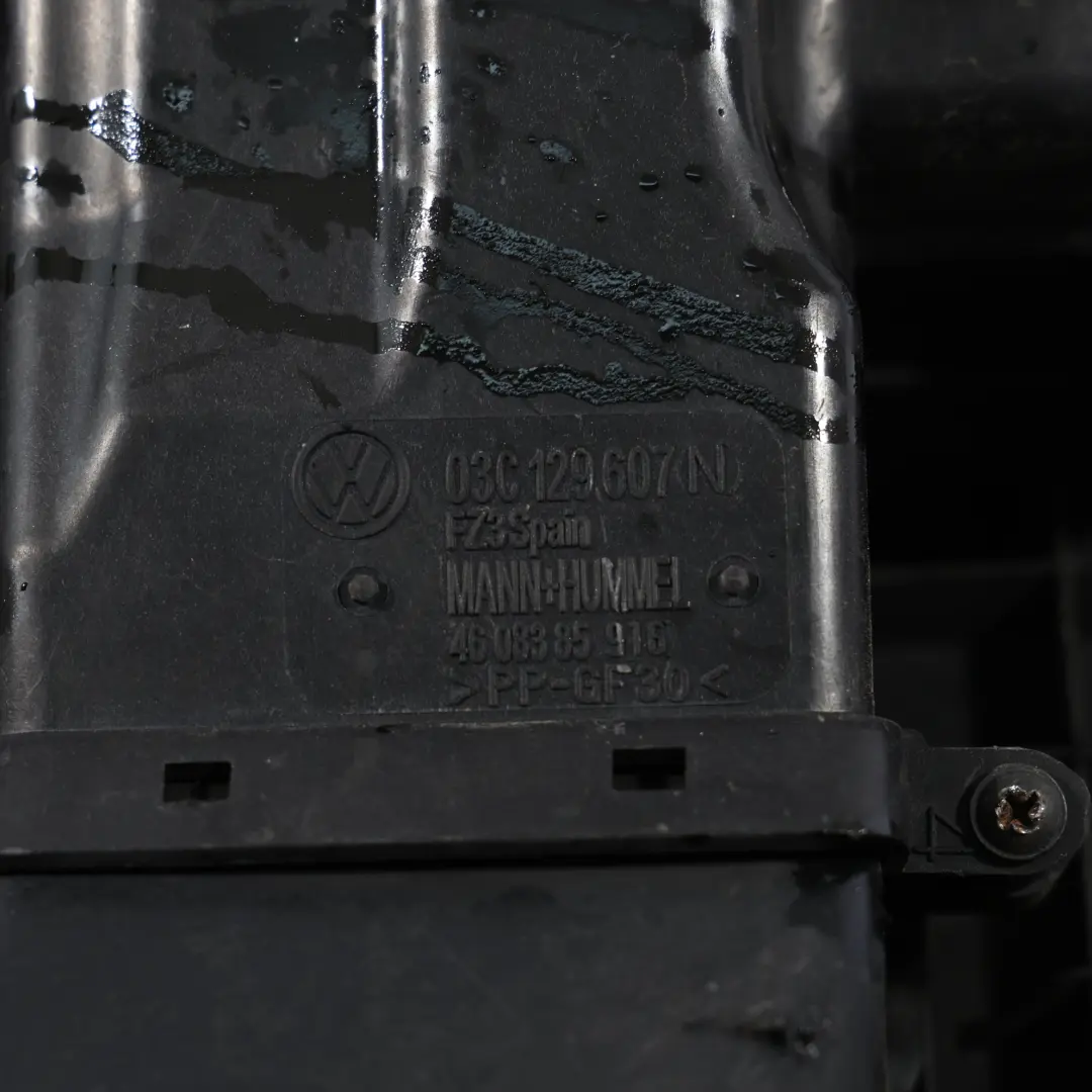 Mk5 Tapa Superior Motor Filtro Aire 1.6 FSI BLF para Volkswagen Golf con número de pieza 03C129607N Volkswagen Golf Mk5 Tapa Superior Motor Filtro Aire 1.6 FSI BLF - SKU 03C129607N-1 - Número de pieza 03C129607N