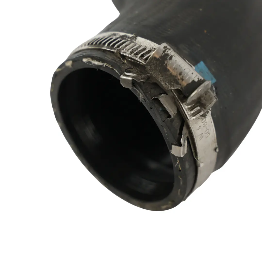 Tubo Flesibile Ingreso Del Refrigeratore Intercooler per VW Transporter T6 con numero di parte 04L145822 VW Transporter T6 Tubo Flesibile Ingreso Del Refrigeratore Intercooler - SKU 04L145822 - Numero di parte 04L145822
