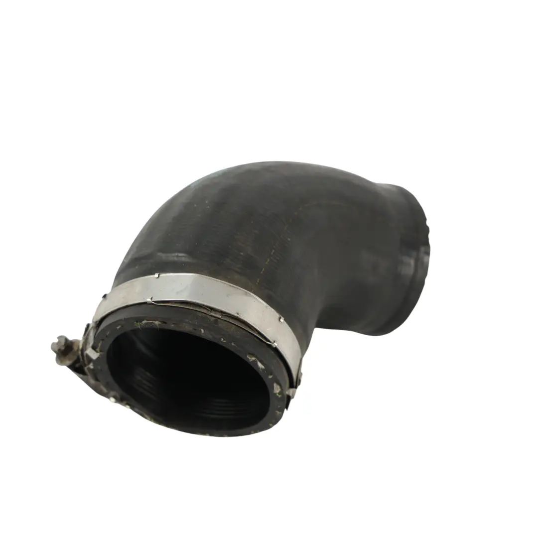 Tubo Flesibile Ingreso Del Refrigeratore Intercooler per VW Transporter T6 con numero di parte 04L145822 VW Transporter T6 Tubo Flesibile Ingreso Del Refrigeratore Intercooler - SKU 04L145822 - Numero di parte 04L145822