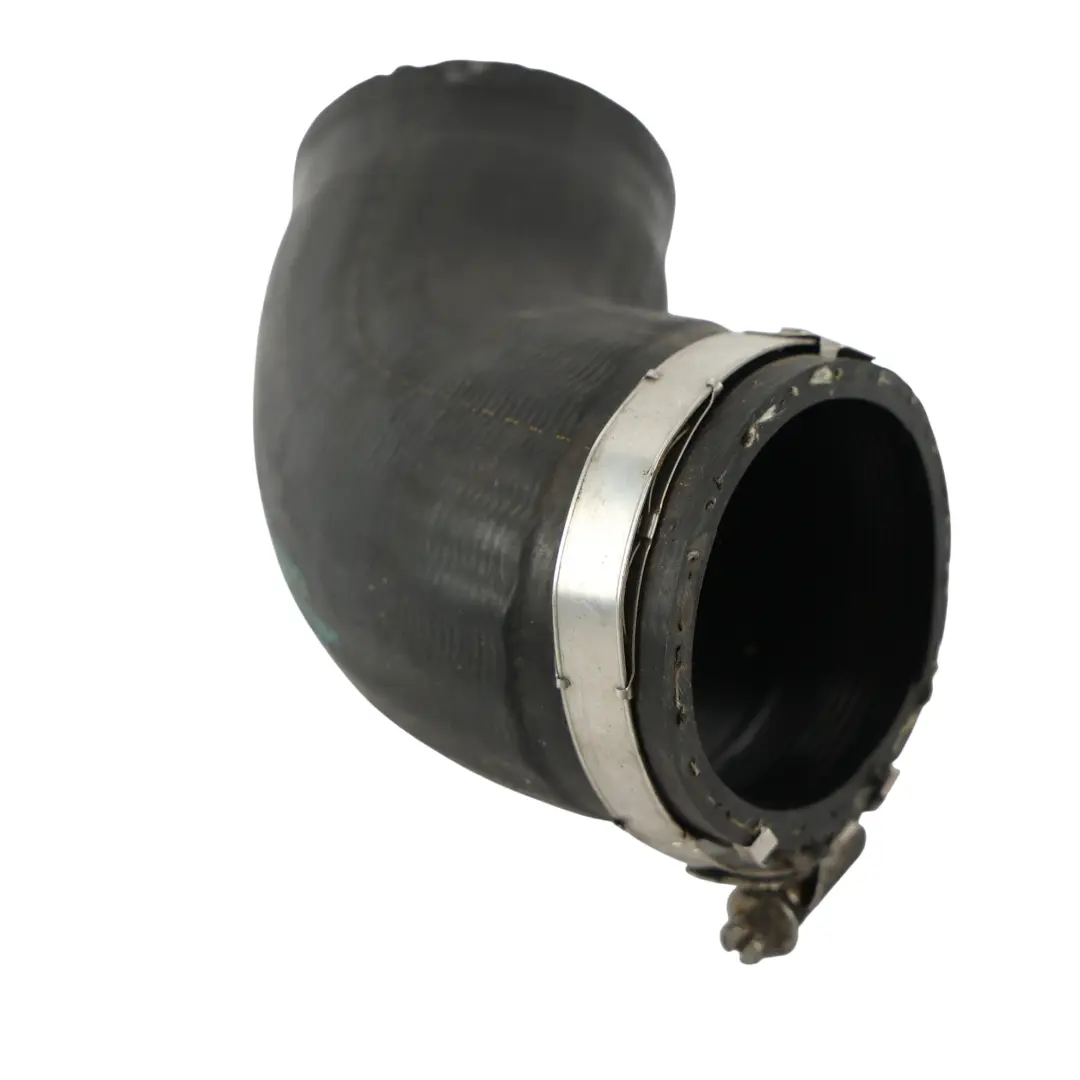Tubo Flesibile Ingreso Del Refrigeratore Intercooler per VW Transporter T6 con numero di parte 04L145822 VW Transporter T6 Tubo Flesibile Ingreso Del Refrigeratore Intercooler - SKU 04L145822 - Numero di parte 04L145822