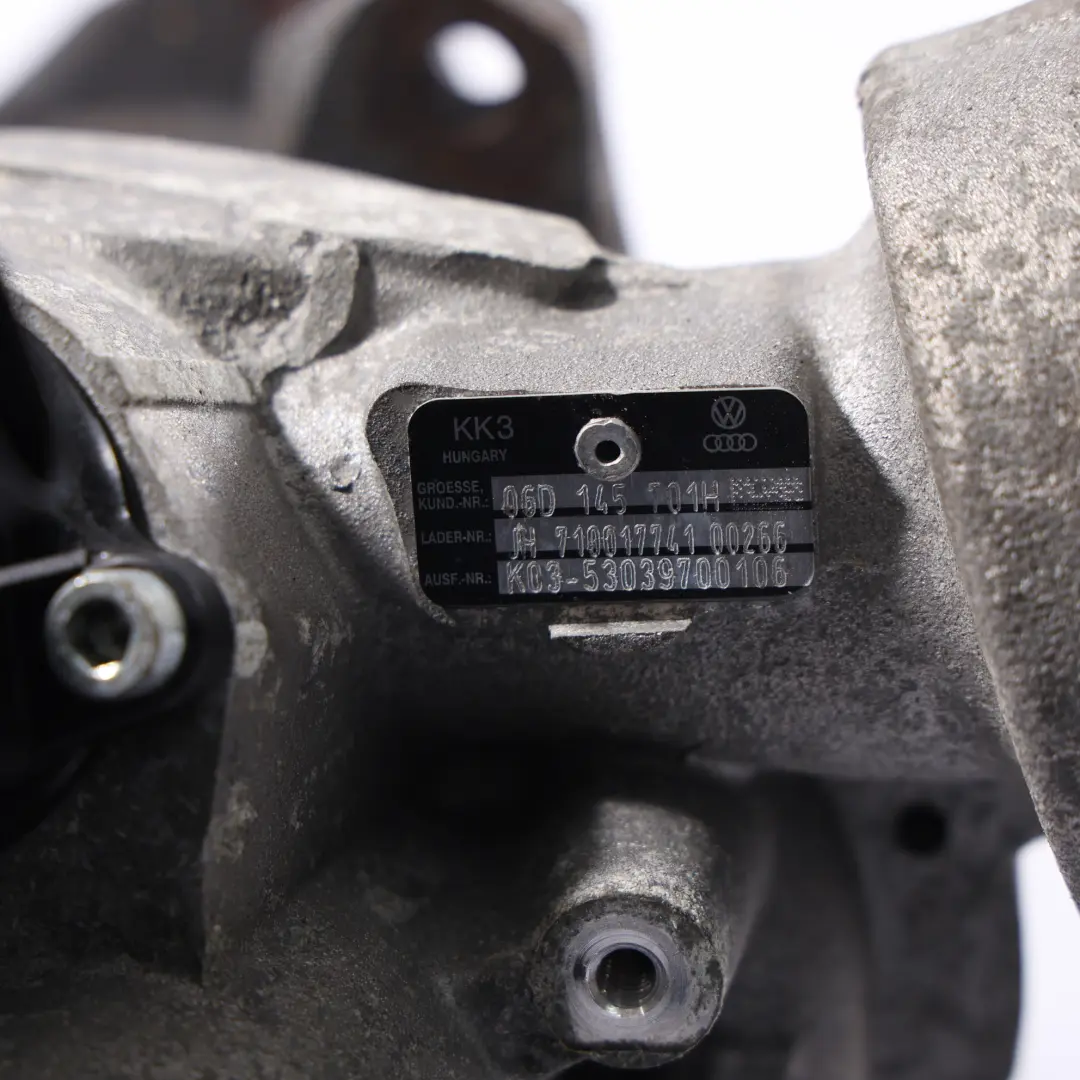 Turbosprężarka Turbo Silnik Benzynowy 2.0 TFSI 06D145701C do Audi A4 B7 o numerze 06D145701J Audi A4 B7 Turbosprężarka Turbo Silnik Benzynowy 2.0 TFSI 06D145701C - SKU 06D145701J - Numer Części 06D145701J