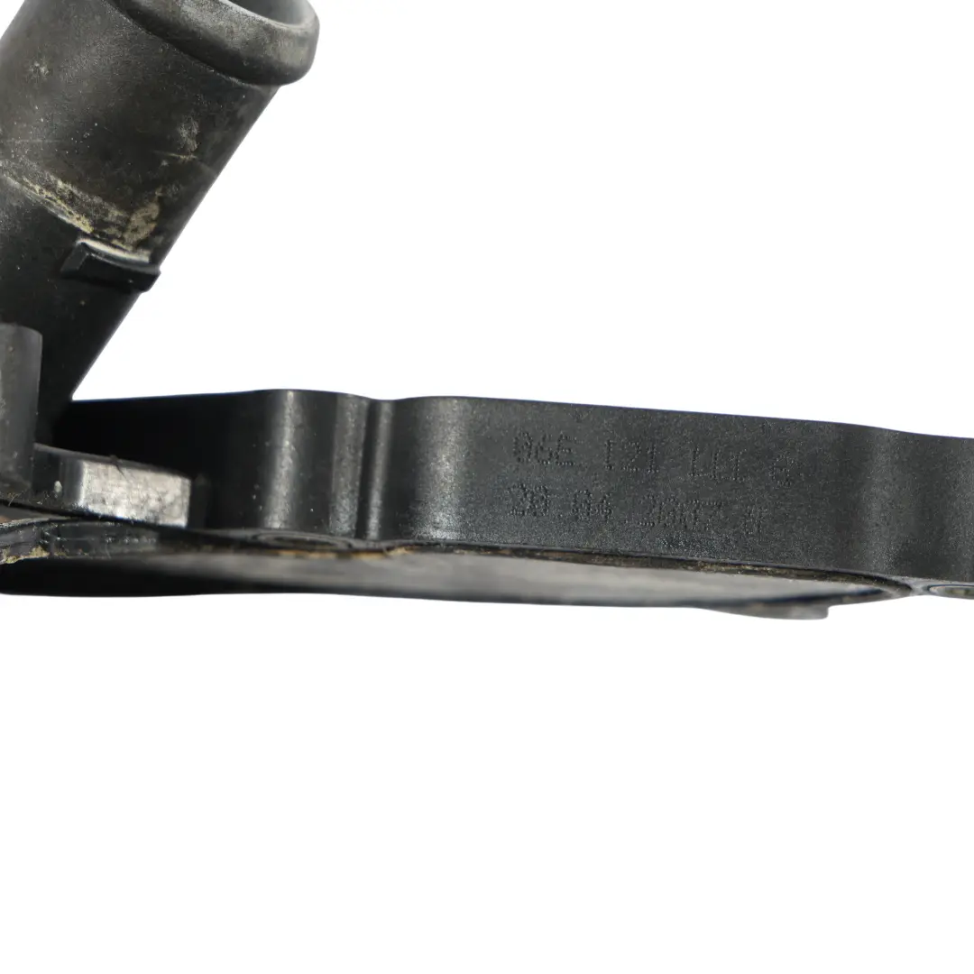 Obudowa Termostatu Regulatora Płynu Chłodzącego do Audi A4 B7 A8 A6 o numerze 06E121111G Audi A4 B7 A8 A6 Obudowa Termostatu Regulatora Płynu Chłodzącego - SKU 06E121111G - Numer Części 06E121111G