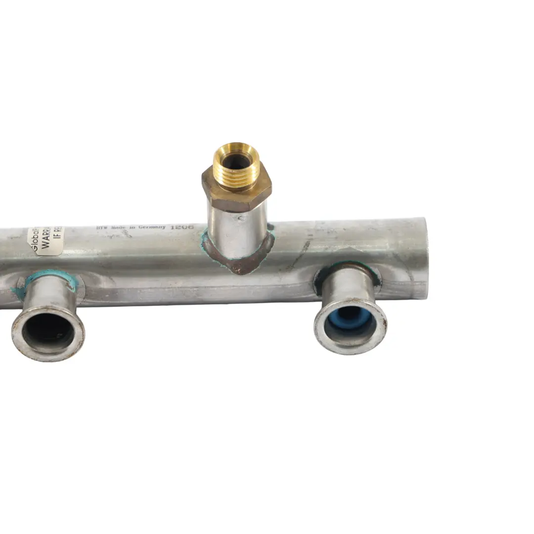 Audi A4 A6 A8 Rail De Carburant Droit - SKU 06E130090C - Numéro de pièce 06E130090C