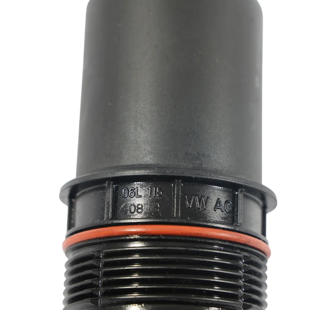 Coperchio Filtro Olio Motore 2.0 TFSI per Audi S3 8V VW Golf Mk7 con numero di parte 06L115401B Audi S3 8V VW Golf Mk7 Coperchio Filtro Olio Motore 2.0 TFSI - SKU 06L115401B - Numero di parte 06L115401B