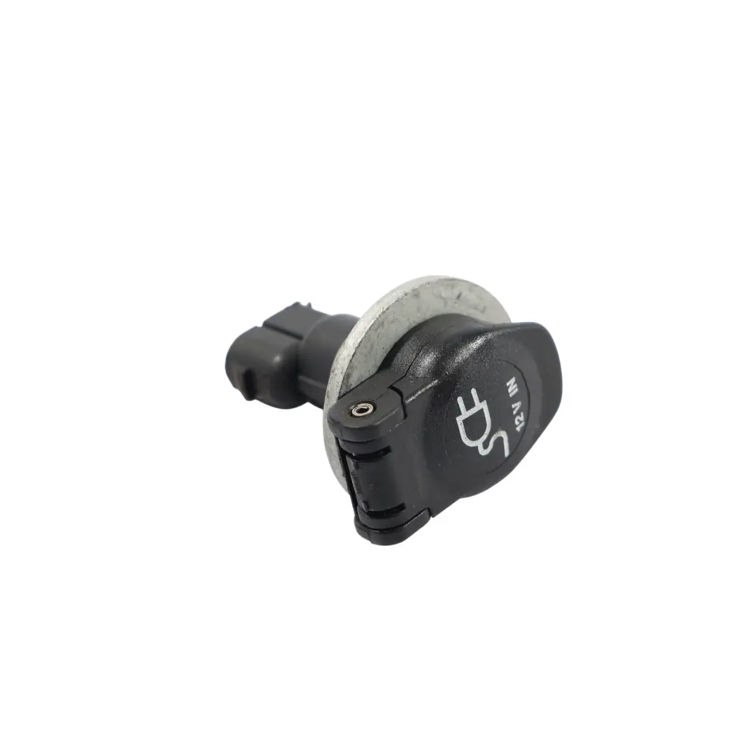 Enchufe 12V para BMW F02 con número de pieza 1391630 BMW F02 Enchufe 12V - SKU 1391630 - Número de pieza 1391630