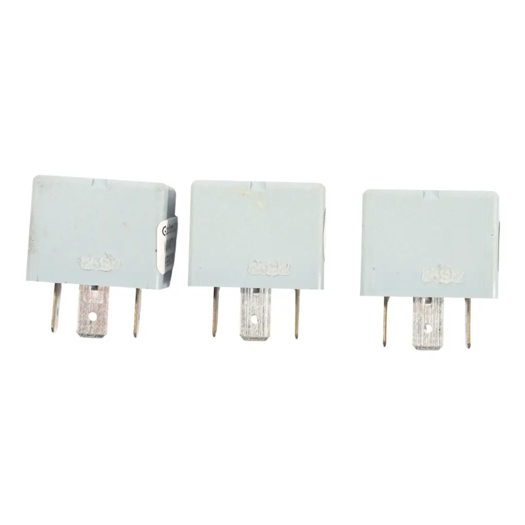 Relais Nummer 53 Einheit Modul 4 Pins Set X3 für Porsche Carrera 996 mit Teilenummer 141951253B Porsche Carrera 996 Relais Nummer 53 Einheit Modul 4 Pins Set X3 - SKU 141951253B-5 - Teilenummer 141951253B