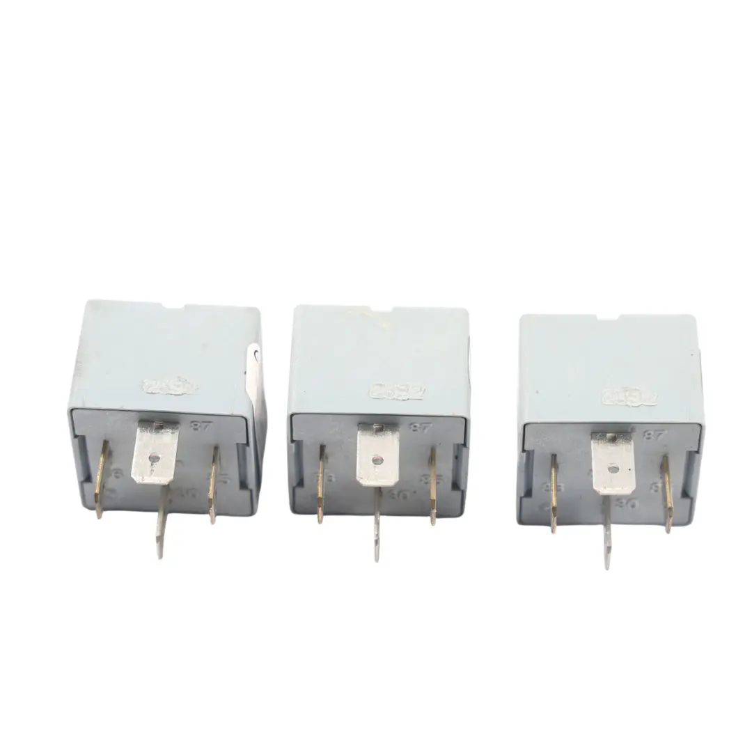 Relé Número 53 Unidad Módulo 4 Pines Set X3 para Porsche Carrera 996 con número de pieza 141951253B Porsche Carrera 996 Relé Número 53 Unidad Módulo 4 Pines Set X3 - SKU 141951253B-5 - Número de pieza 141951253B