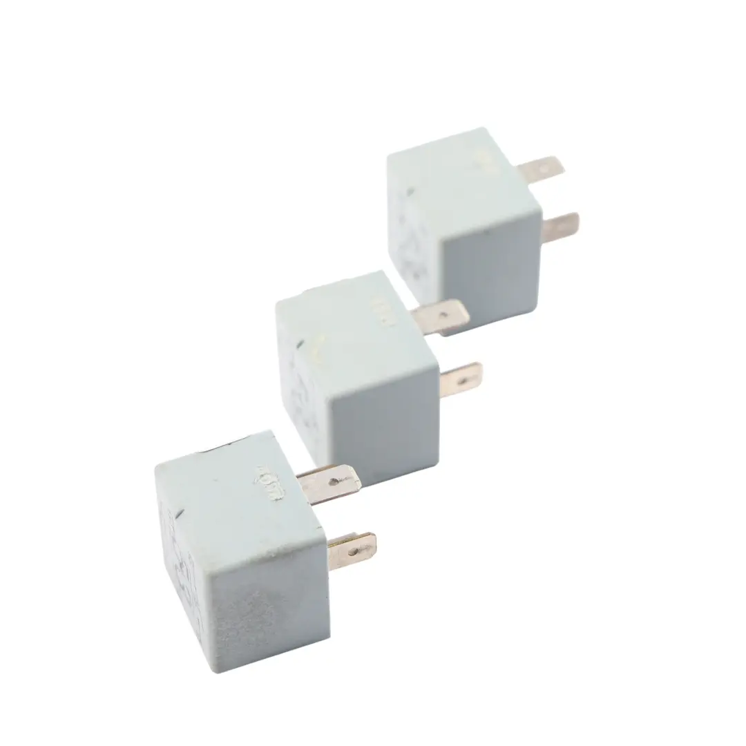 Relé Número 53 Unidad Módulo 4 Pines Set X3 para Porsche Carrera 996 con número de pieza 141951253B Porsche Carrera 996 Relé Número 53 Unidad Módulo 4 Pines Set X3 - SKU 141951253B-5 - Número de pieza 141951253B