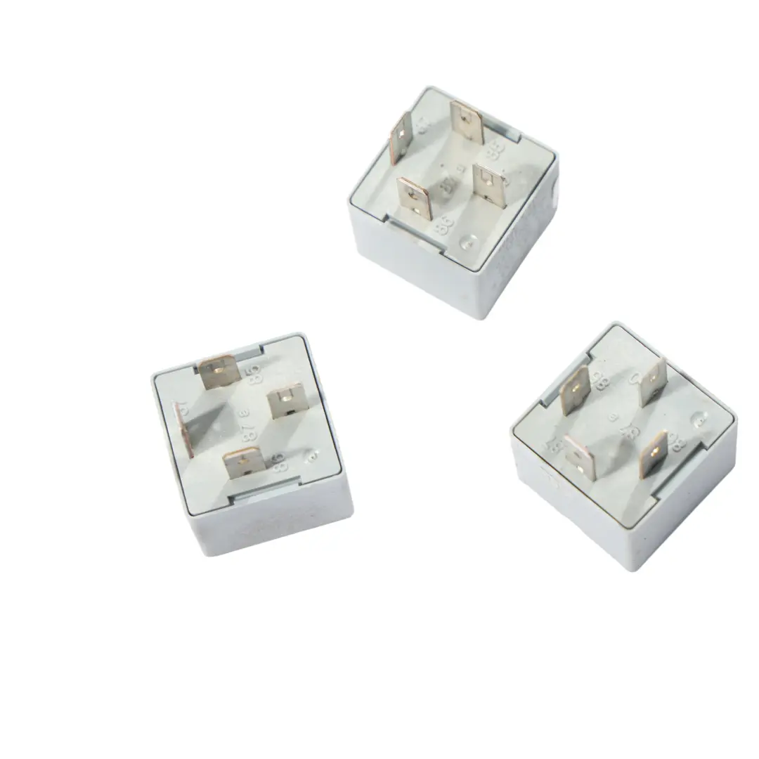 Relé Número 53 Unidad Módulo 4 Pines Set X3 para Porsche Carrera 996 con número de pieza 141951253B Porsche Carrera 996 Relé Número 53 Unidad Módulo 4 Pines Set X3 - SKU 141951253B-5 - Número de pieza 141951253B