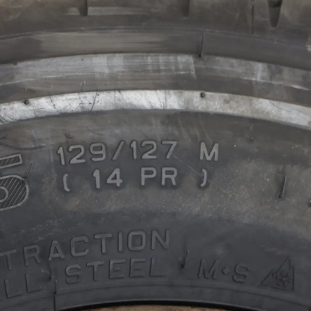 Opona Pirelli TR85 225/75 Felga Stalowa 17,5" 6J do o numerze 15544 Opona Pirelli TR85 225/75 Felga Stalowa 17,5" 6J - SKU 15544-1 - Numer Części 15544