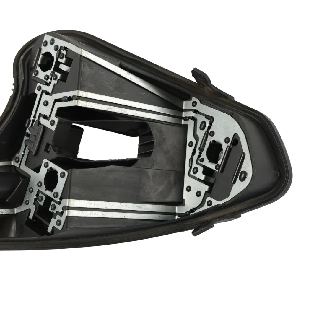 Mocowanie Żarówek Gniazdo Lampy Tylnej Lewa do Peugeot 308 o numerze 1606959280 Peugeot 308 Mocowanie Żarówek Gniazdo Lampy Tylnej Lewa - SKU 1606959280 - Numer Części 1606959280