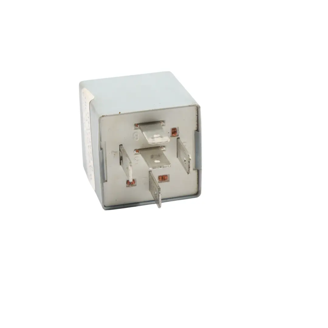 Przekaźnik 5-Pinowy 12V 10A do Audi Volkswagen Seat Skoda o numerze 1H0911251 Audi Volkswagen Seat Skoda Przekaźnik 5-Pinowy 12V 10A - SKU 1H0911251 - Numer Części 1H0911251
