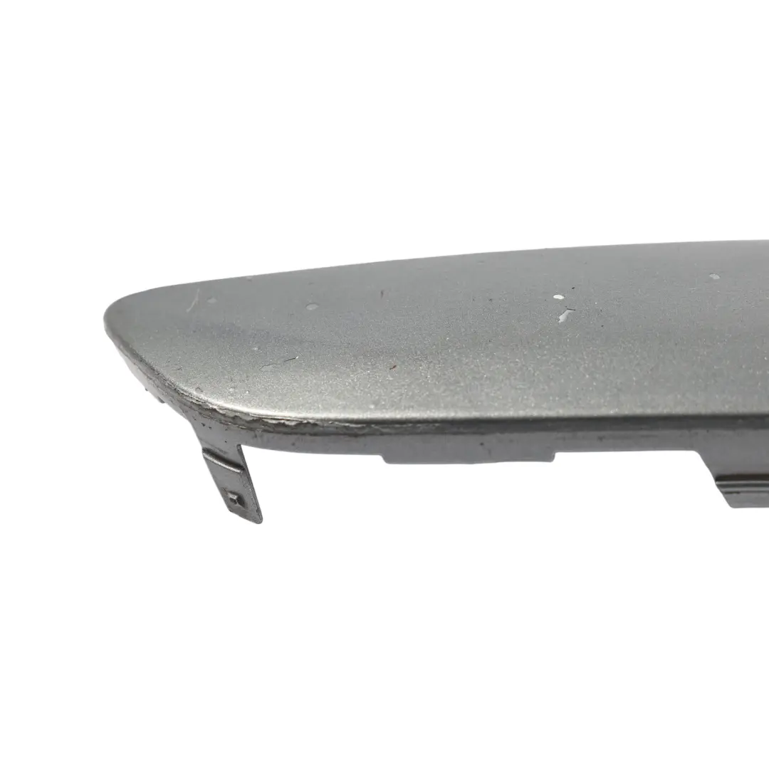 Mk5 Modanatura Paraurti Anteriore Destro Grigio A7T per Volkswagen Golf con numero di parte 1K0807718B Volkswagen Golf Mk5 Modanatura Paraurti Anteriore Destro Grigio A7T - SKU 1K0807718B-UGR - Numero di parte 1K0807718B