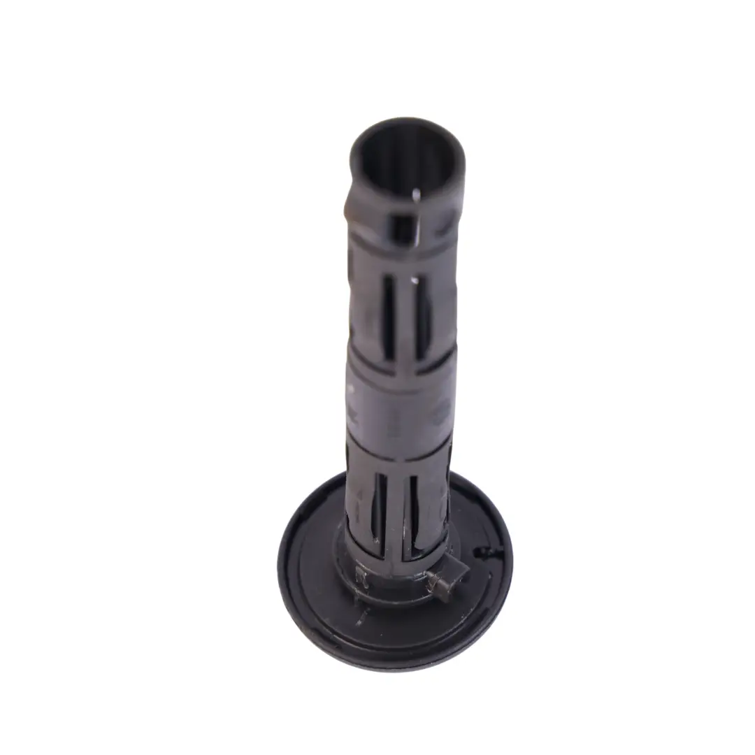 Mk3 Touareg 7P Guía Reposacabeza Asiento Trasero Derecho para VW Scirocco con número de pieza 1K0881920AE VW Scirocco Mk3 Touareg 7P Guía Reposacabeza Asiento Trasero Derecho - SKU 1K0881920AE - Número de pieza 1K0881920AE