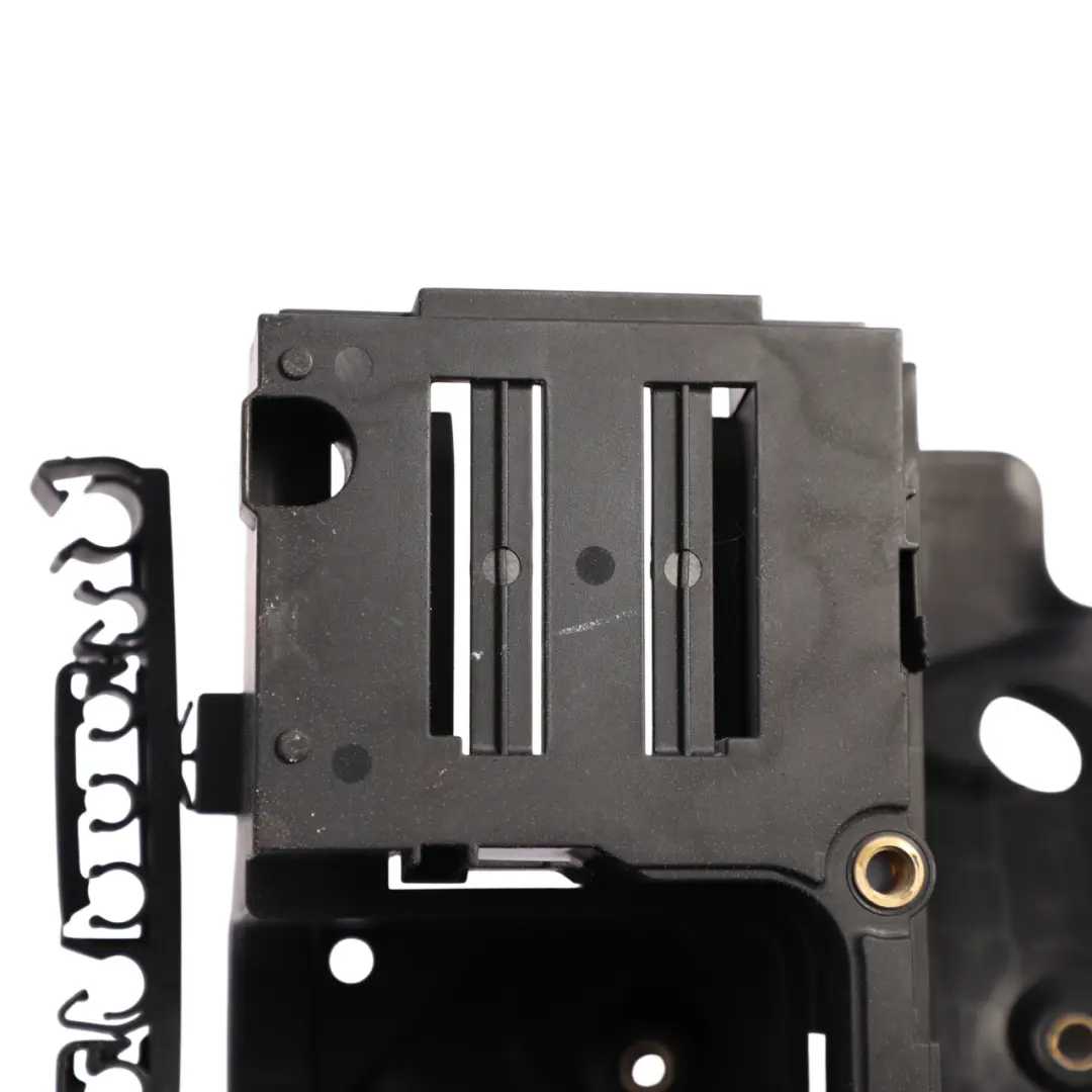 Supporto Scatola Fusibili Relè per Audi A3 Q3 8U con numero di parte 1K0907361B Audi A3 Q3 8U Supporto Scatola Fusibili Relè - SKU 1K0907361B - Numero di parte 1K0907361B