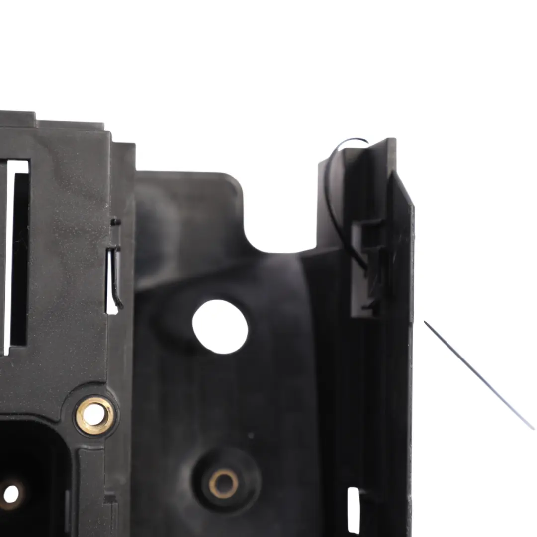 Supporto Scatola Fusibili Relè per Audi A3 Q3 8U con numero di parte 1K0907361B Audi A3 Q3 8U Supporto Scatola Fusibili Relè - SKU 1K0907361B - Numero di parte 1K0907361B