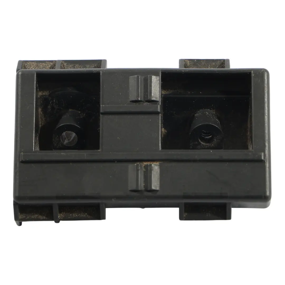 Sicherungs Kasten Relaism Modul Halterung Halter für Audi A3 8P mit Teilenummer 1K0937540C Audi A3 8P Sicherungs Kasten Relaism Modul Halterung Halter - SKU 1K0937540C - Teilenummer 1K0937540C