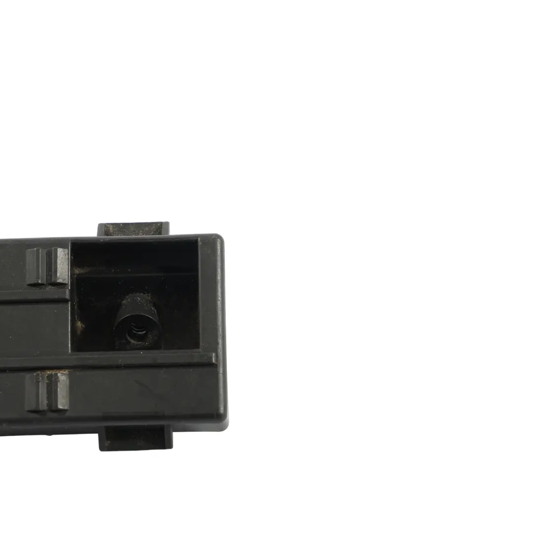 Sicherungs Kasten Relaism Modul Halterung Halter für Audi A3 8P mit Teilenummer 1K0937540C Audi A3 8P Sicherungs Kasten Relaism Modul Halterung Halter - SKU 1K0937540C - Teilenummer 1K0937540C