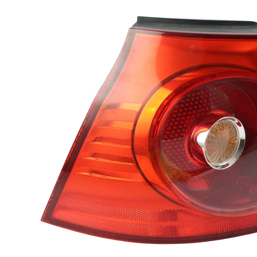 Volkswagen Golf Mk5 V Feu Arrière Panneau Latéral Gauche - SKU 1K6945095AA - Numéro de pièce 1K6945095AA