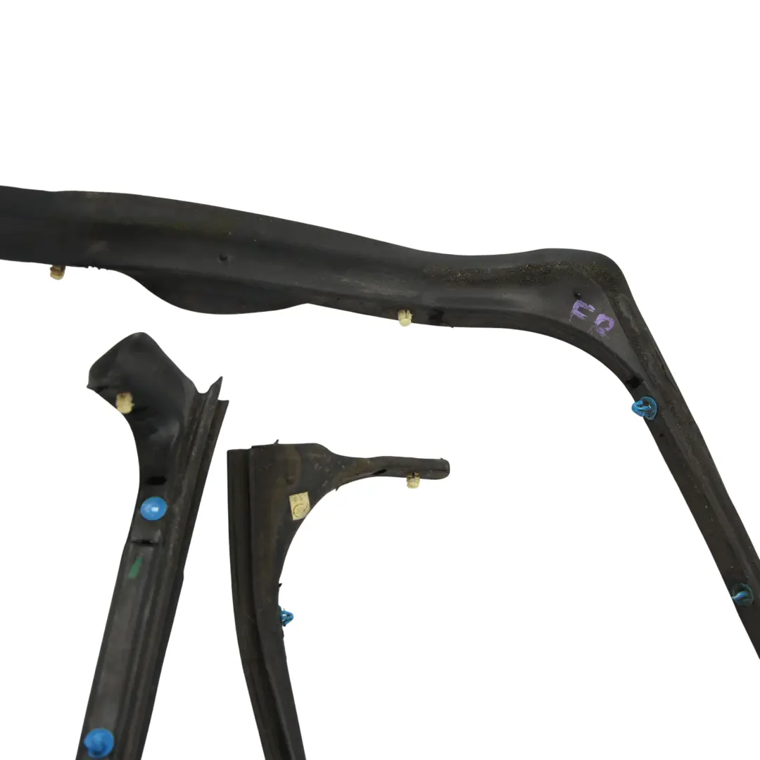 1Z Guarnizione Porta Anteriore Destra per Skoda Octavia II con numero di parte 1Z0837698D Skoda Octavia II 1Z Guarnizione Porta Anteriore Destra - SKU 1Z0837698D - Numero di parte 1Z0837698D