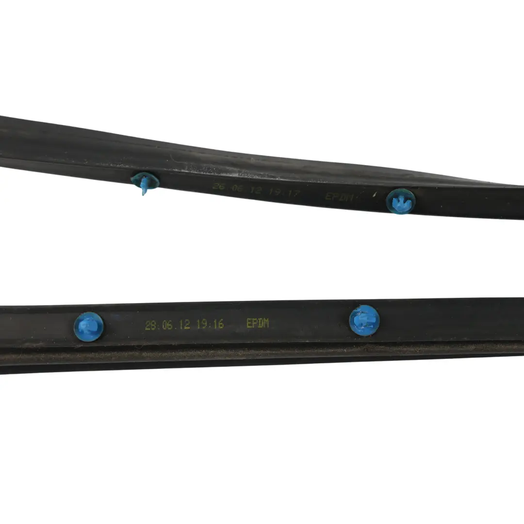 1Z Joint Étanchéité Porte Avant Droite pour Skoda Octavia II à propos du numéro de pièce 1Z0837698D Skoda Octavia II 1Z Joint Étanchéité Porte Avant Droite - SKU 1Z0837698D - Numéro de pièce 1Z0837698D