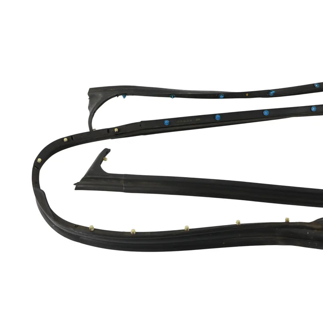 1Z Guarnizione Porta Anteriore Destra per Skoda Octavia II con numero di parte 1Z0837698D Skoda Octavia II 1Z Guarnizione Porta Anteriore Destra - SKU 1Z0837698D - Numero di parte 1Z0837698D