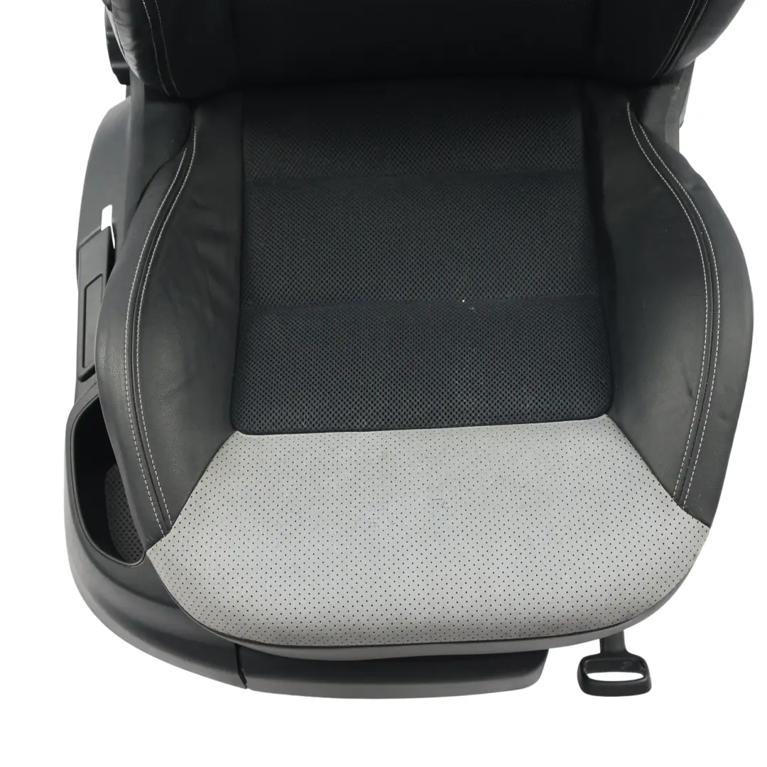 1Z VRS RS Sedile Anteriore Riscaldato Pelle Panno Nero Destro per Skoda Octavia II con numero di parte 1Z0881806ME Skoda Octavia II 1Z VRS RS Sedile Anteriore Riscaldato Pelle Panno Nero Destro - SKU 1Z0881806ME-1 - Numero di parte 1Z0881806ME